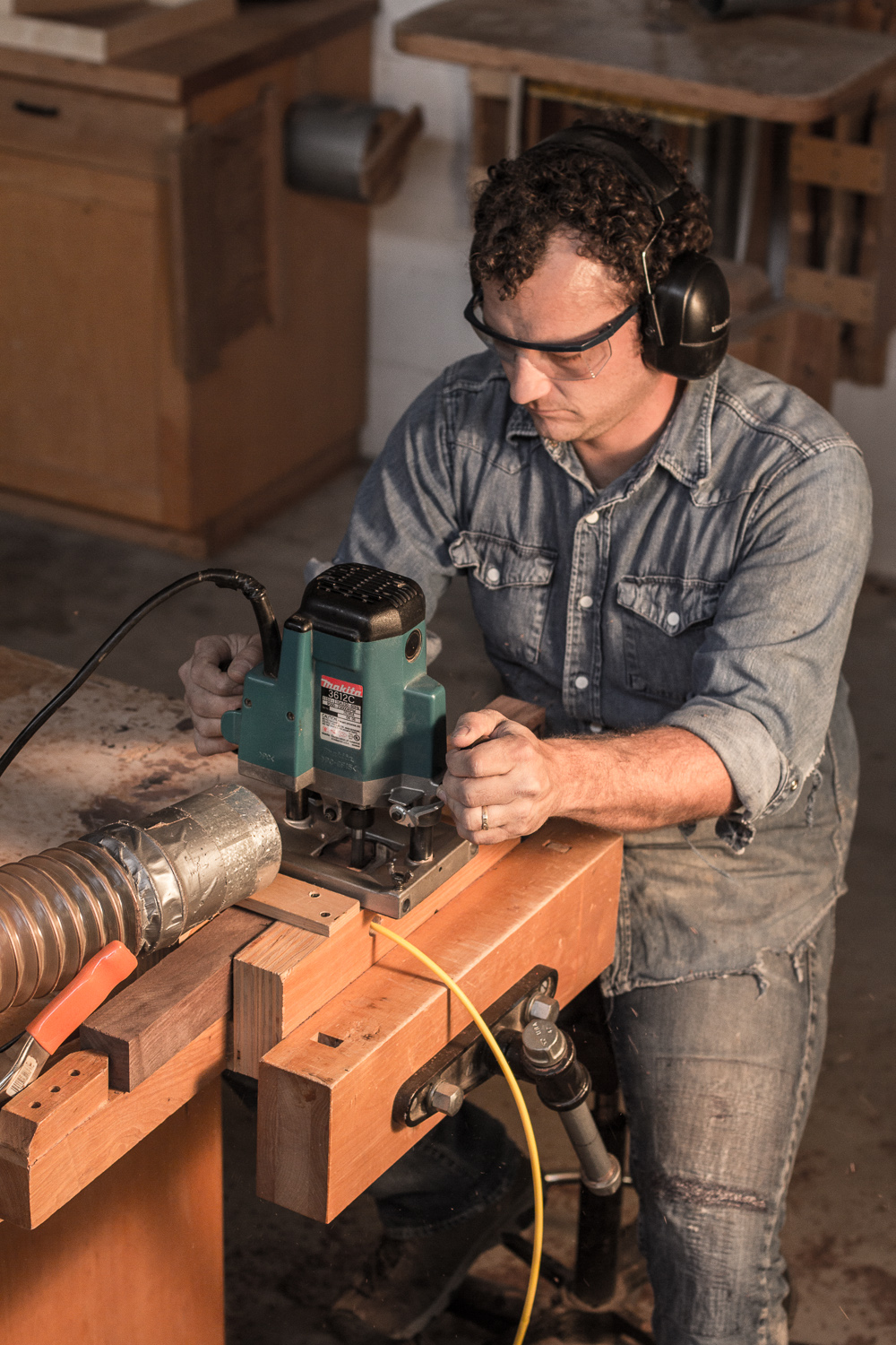 Will notching leg with a router and jig