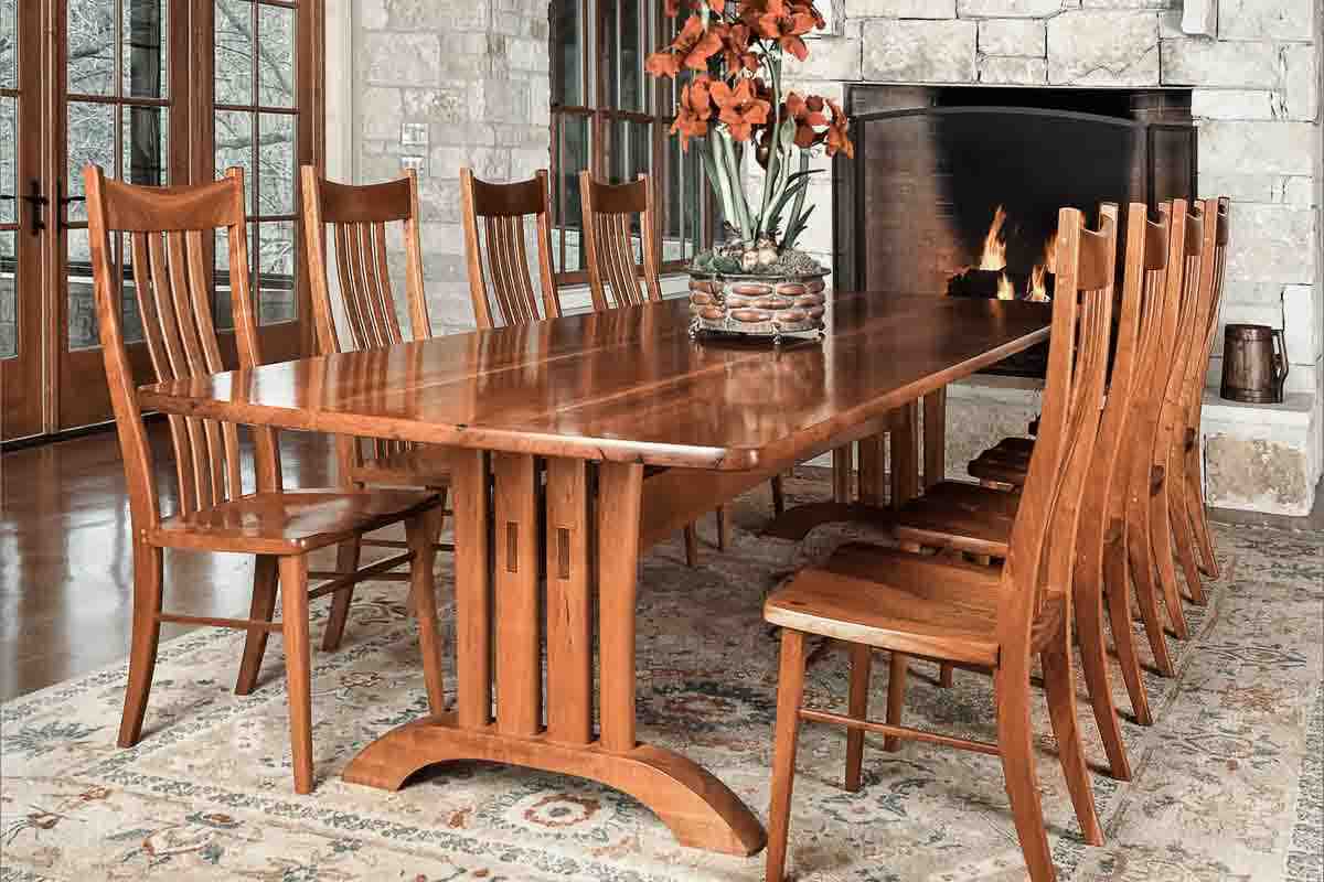 trestle table photo by Lynn Holubec