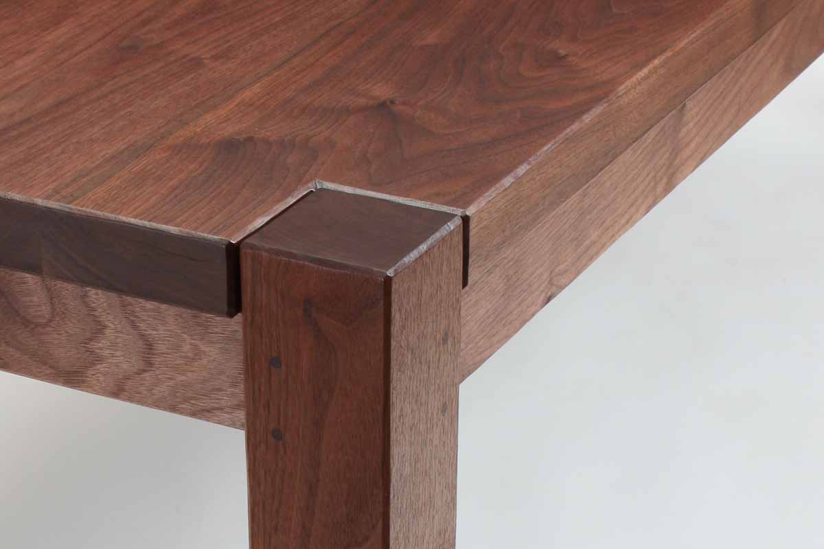 Steele table corner detail